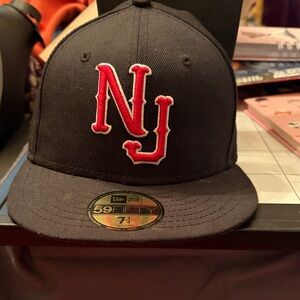 NJ New Jersey New Era Black 59FIFTY FittedCap 7 1/4 with Gold Details Like New